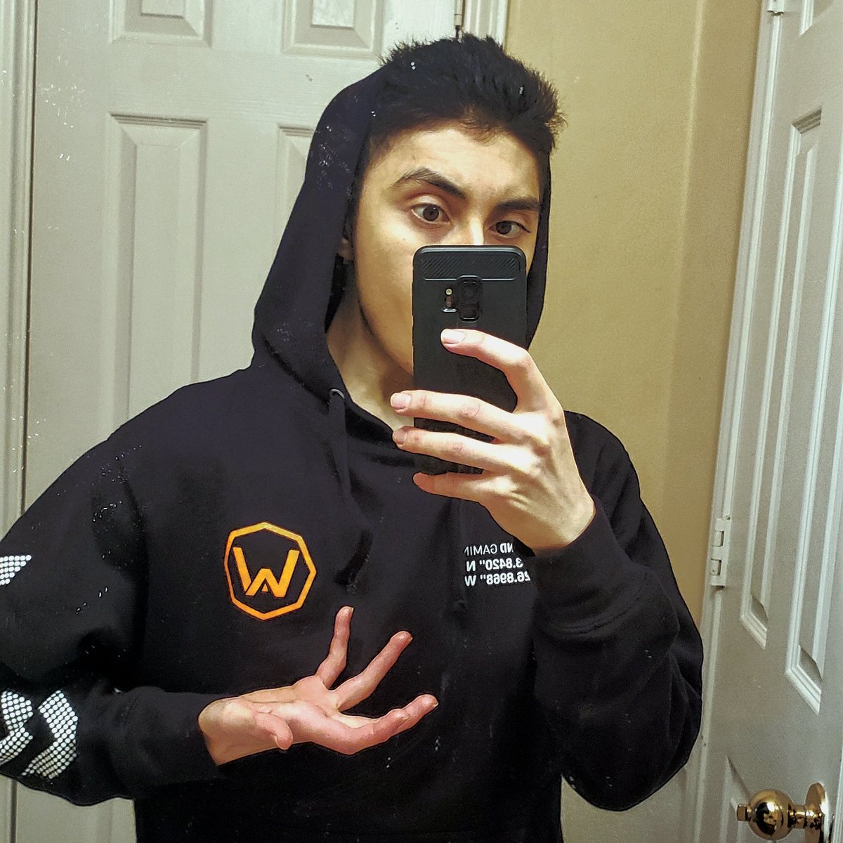 SLOplays's tweet photo. Thanks @WebaroundGaming for the cleanest care package. Love y'all ❤❤❤ #TeamWebaround https://t.co/8zxqNfoUoP