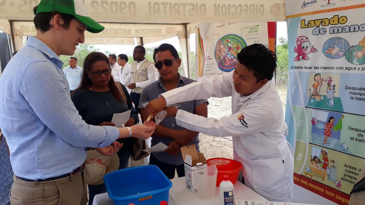 DPS_LosRios's tweet photo. #Guayas | Distrito #Playas participa en feria de la @GoberdelGuayas, con presencia de titular de @SecAnticorrup, Lino Cassanello, exponiendo a los moradores del sector de Aguas Verdes, temáticas como el #Coronavirus, #LavadoDeManos, #AlimentaciónSaludable y #EtapaInvernal. https://t.co/Od2YaTtR4Q