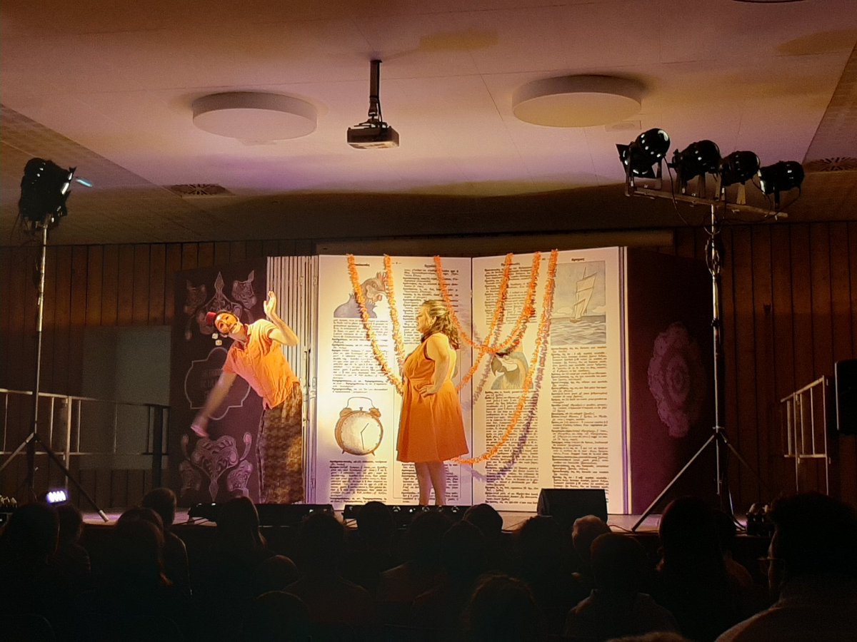 Le spectacle "Complot dans le dico" a rencontré un vif succès auprès de plus de 600 enfants et des accompagnateurs rassemblés à #Séreilhac pour l'occasion . Merci @Prevention_MAIF  de <a href="/VilleLimoges87/">Ville de Limoges</a> !