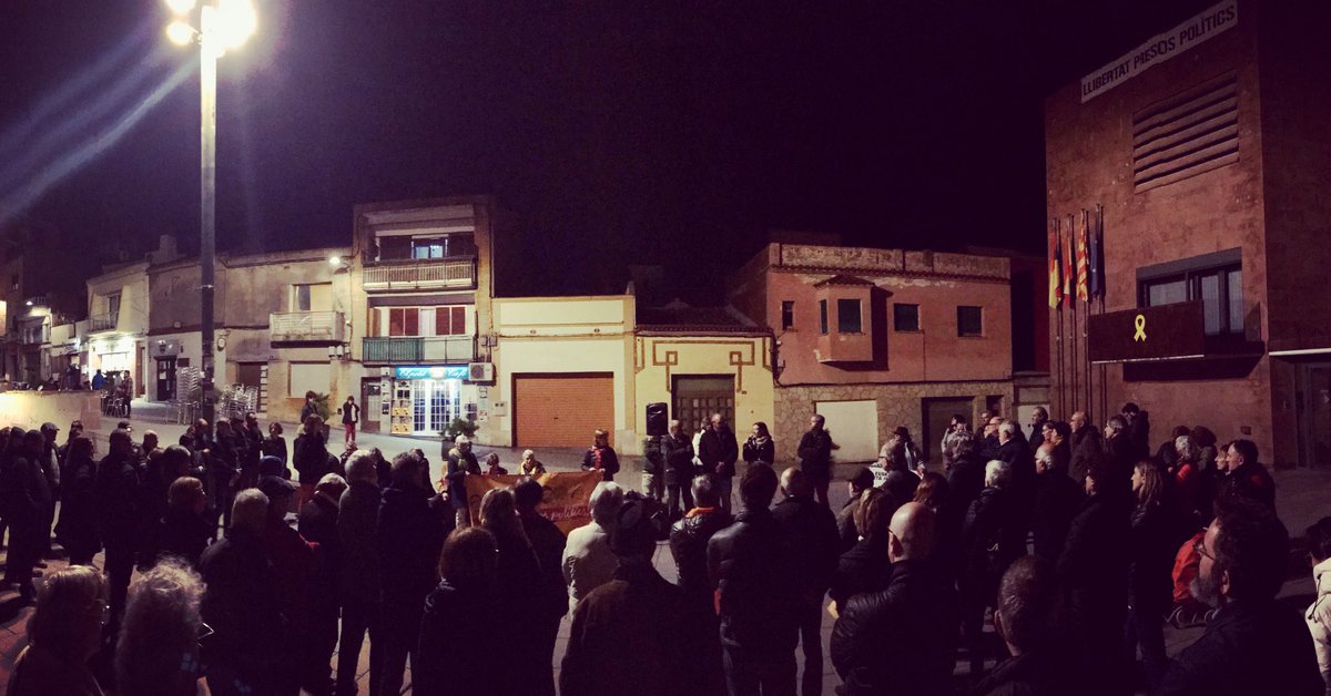 104a concentració setmanal <a href="/ANCGelida/">ANC Gelida</a> amb <a href="/marinallansana/">Marina Llansana</a> d’<a href="/omnium/">Òmnium Cultural</a> i <a href="/JordiParellada/">Jordi Parellada 🎗</a> d’<a href="/OmniumPenedes/">Òmnium Alt Penedès🎗</a> #LlibertatPresosPolítics #Gelida #Penedès bit.ly/2SpT0ii