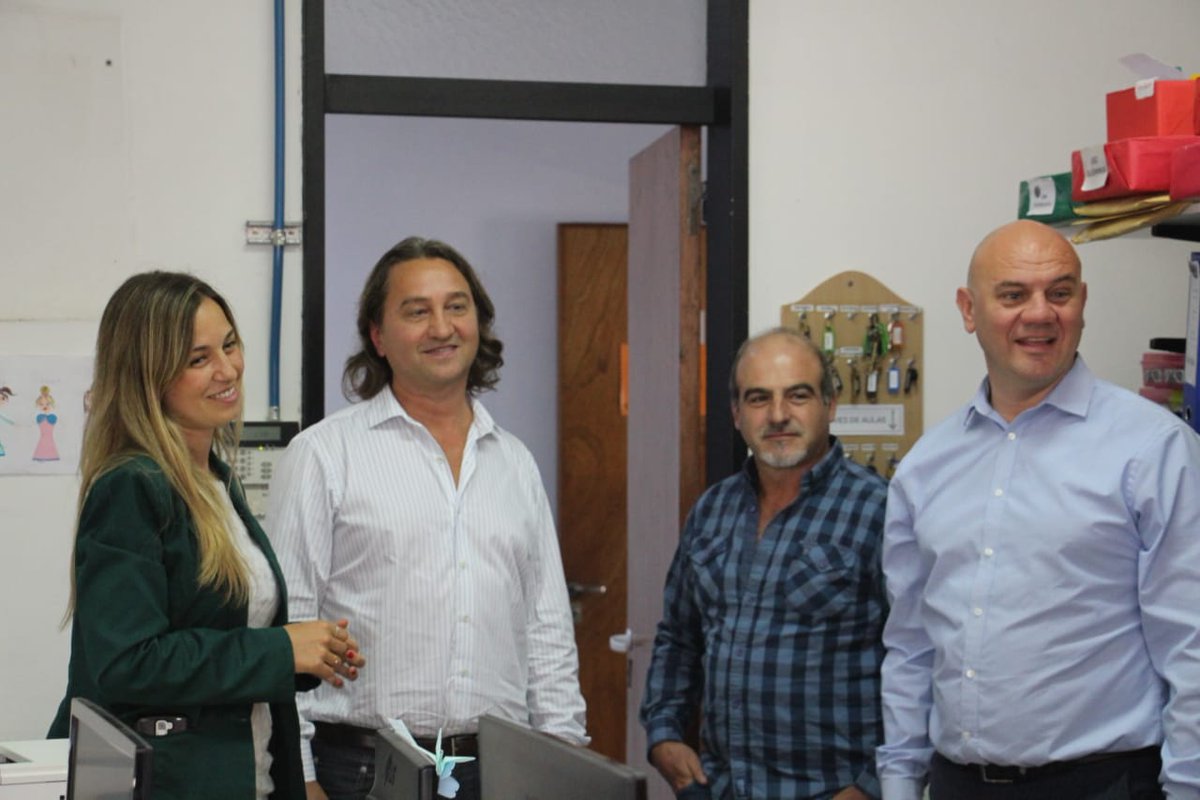adrianalasino's tweet photo. Junto a @gaangelini visitamos al Intendente de @TresArroyosMun Carlos Sanchez y recorrimos @crestaoficial con su directora Gabriela Hoffmann y el Sistema de efectores de salud público.
La @unmdp y la @esmedicinamdp buscando ampliar mas su presencia en el sudeste bonaerense https://t.co/3Z2SXKylNw