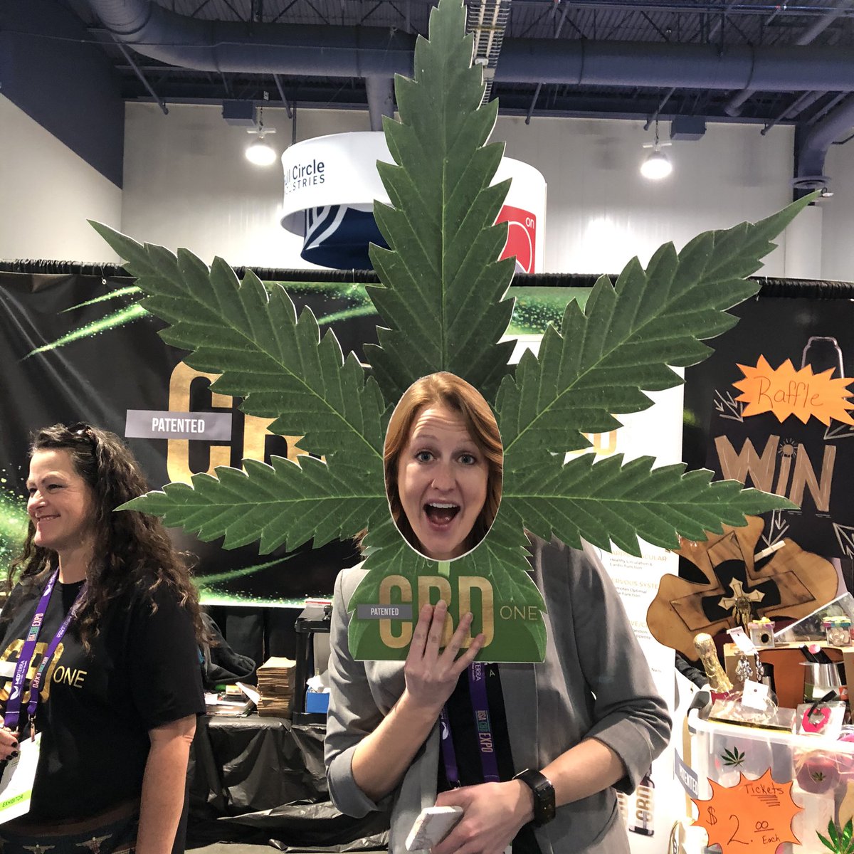 CourtneyLewalln's tweet photo. So this happened @usacbdexpo! Love making new connections @NeocareW https://t.co/ecVgiL5POL