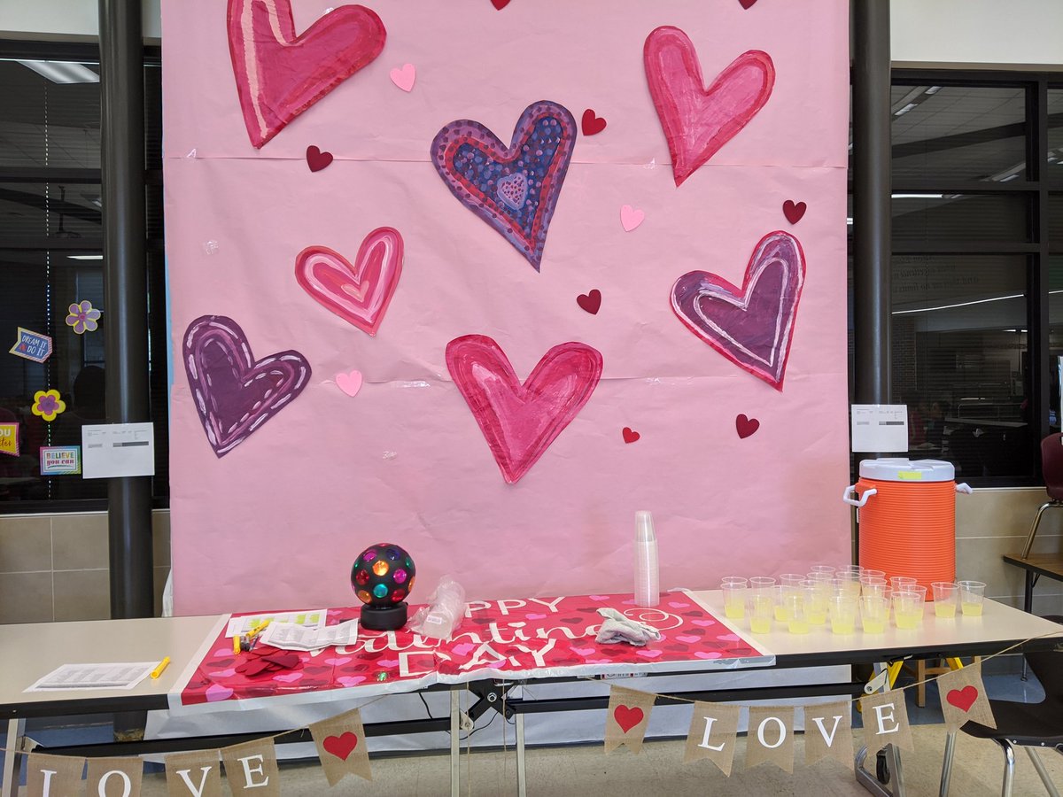 PetersonR_NISD's tweet photo. Our 4th 6 Weeks PBIS Sweetheart Dance was a hit! These students have some awesome dance moves! What a great way to spend Valentine's Day! ♥️😊
@AltonElementary 
@BrenhamISD https://t.co/Fq1Bu9kku1
