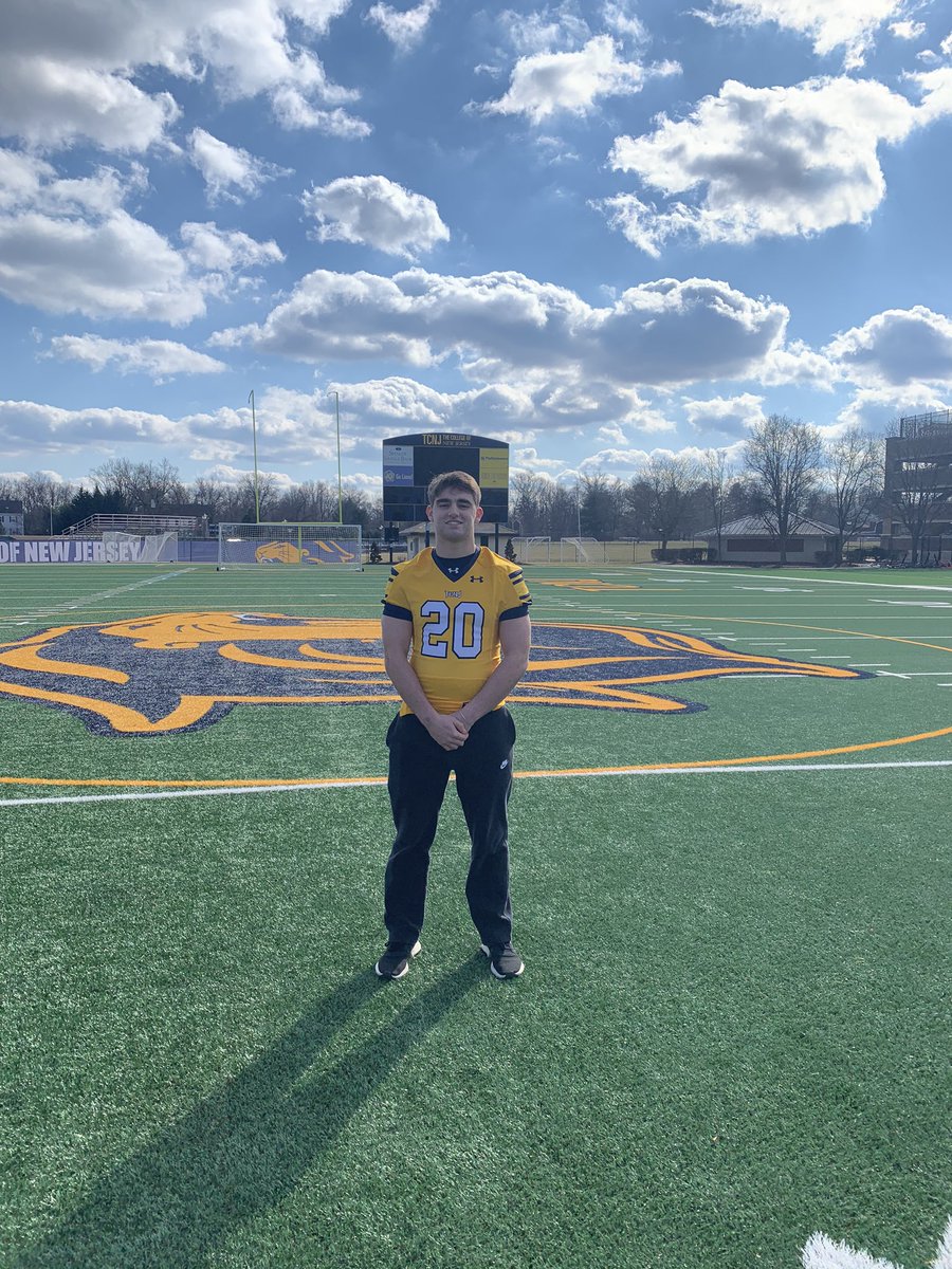 Jason_Caston20's tweet photo. Officially a TCNJ Lion! Can’t wait for the next four years 🏈🏈 @CoachCGoff @CJendryaszek @TCNJfootball https://t.co/WA7sG5UuZx