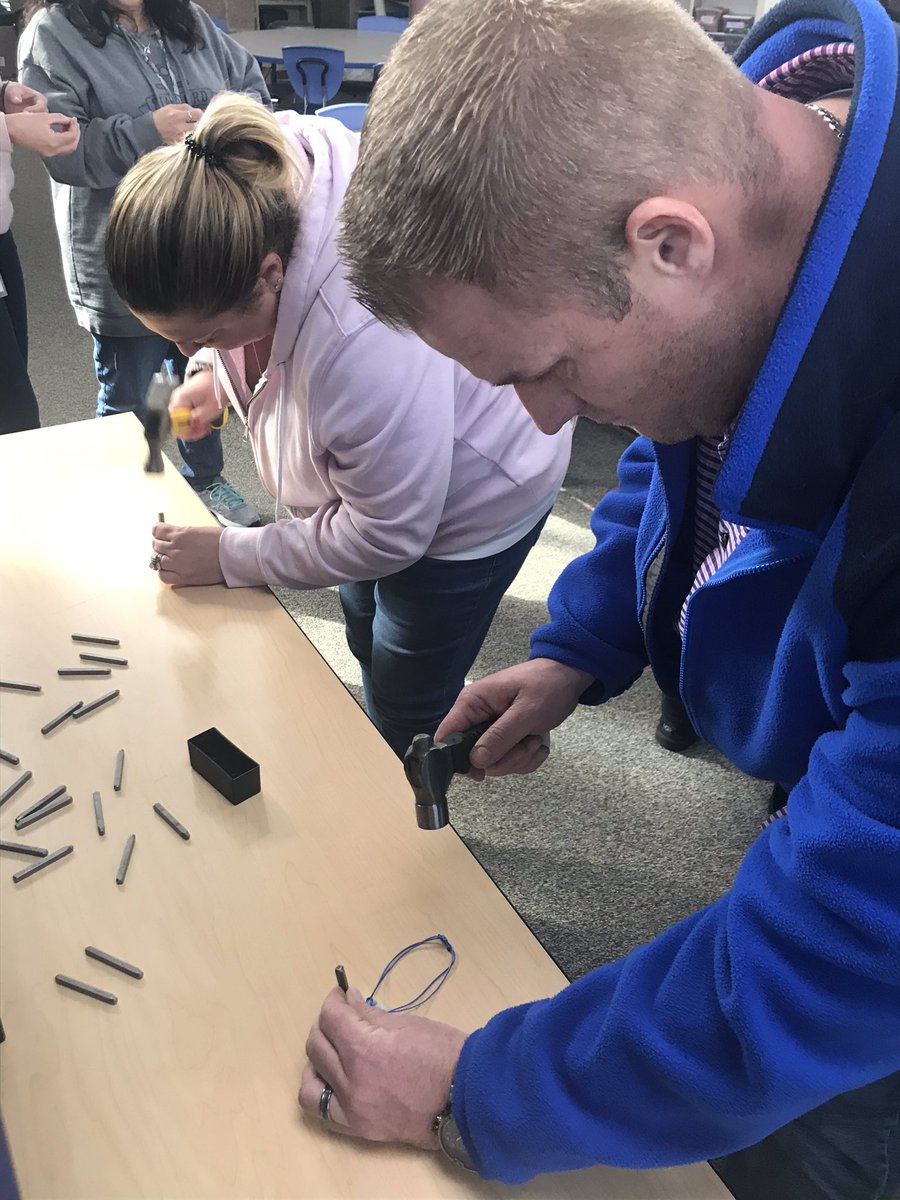 talie10's tweet photo. Intermediate making our #myintent bracelets together in the #innovatorlab after our inservice today! #thisisusweareone #oneword #better @StaffordTwpEd @INT_PRINCIPAL @JgrafCurriculum @KrDucker @GoMezCreates What’s your word?
More pics link:
https://t.co/JT5r6Q5kZ3 https://t.co/eFRABSKJjG