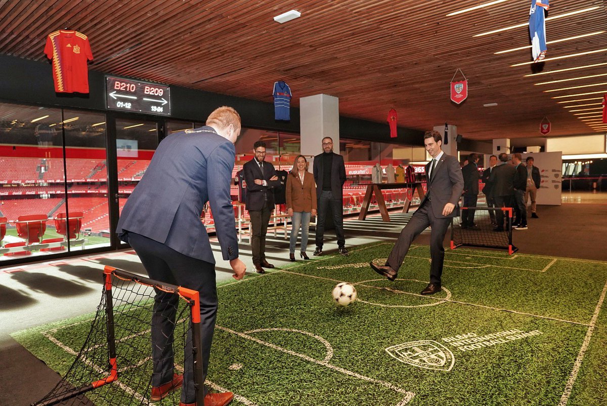 keithconnollyff's tweet photo. It was a great privilege to represent the @LordMayorDublin at the Bilbao international football summit . I made a presentation on the #Euro2020 journey for #Dublin as a host city .
#BIFS20 @DubCityCouncil @EURO2020 https://t.co/N7649cmwSb