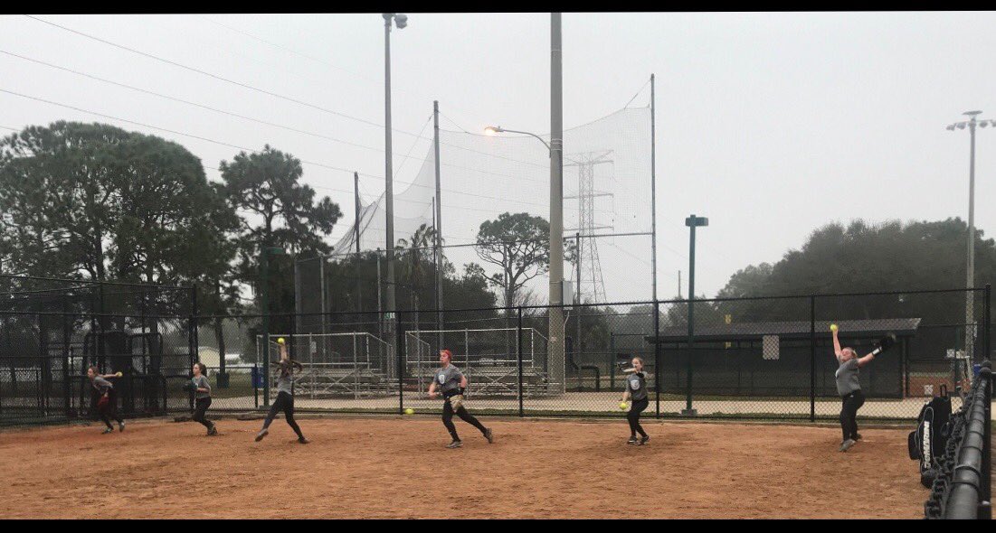 coach_magnant's tweet photo. 12U Select getting ready to scrimmage 14U Select this morning. #hitterscount🥎 https://t.co/Lk3AgVuba2