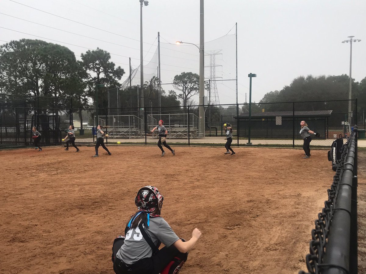 coach_magnant's tweet photo. 12U Select getting ready to scrimmage 14U Select this morning. #hitterscount🥎 https://t.co/Lk3AgVuba2
