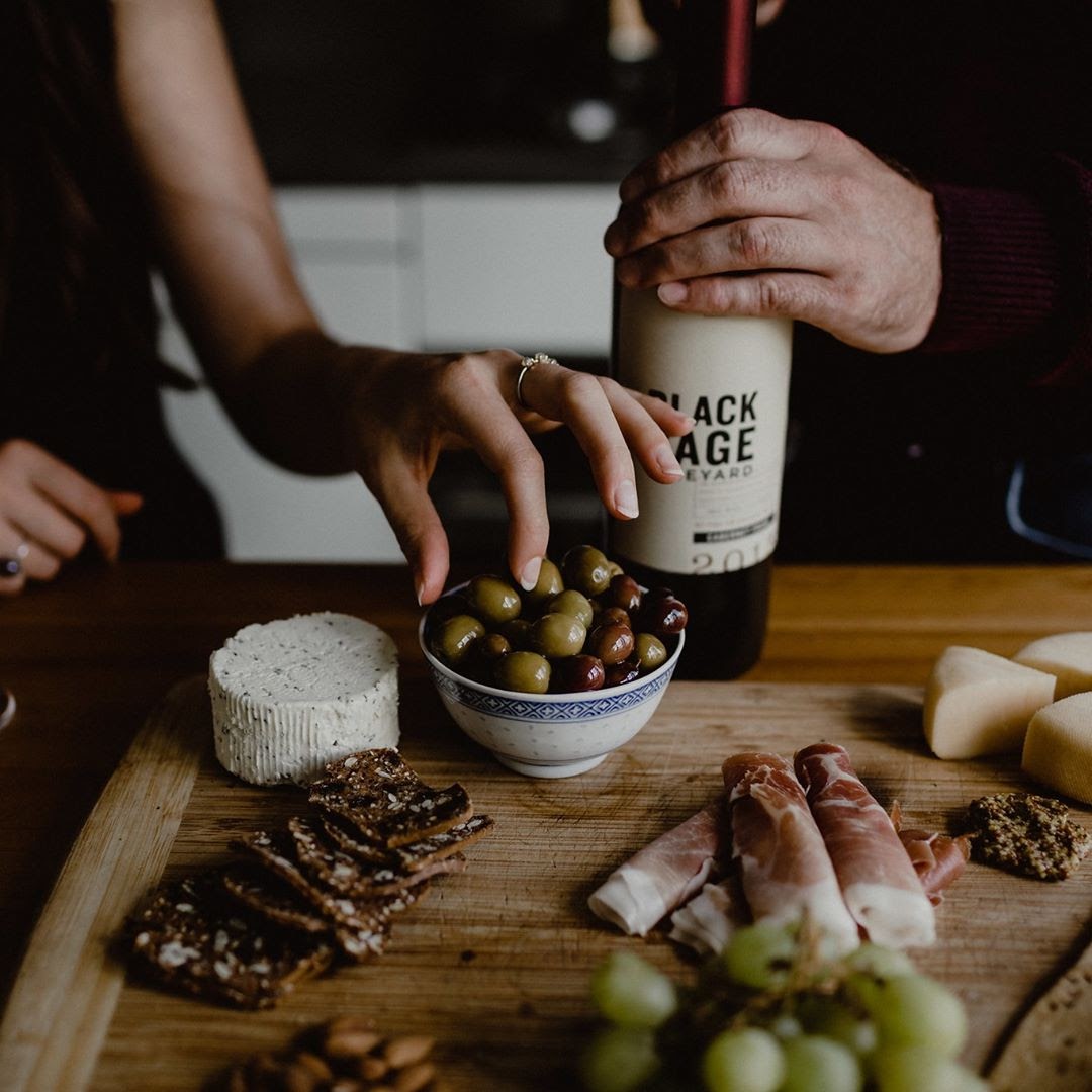 Valentine’s Day done right with the help of our bold Cabernet Sauvignon. 🍷❤