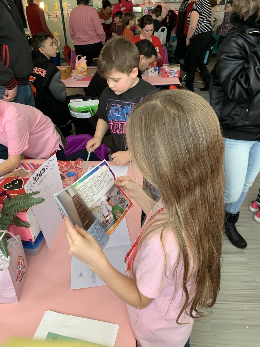 Second graders celebrated their writing with a publishing party today! They left feedback on each others’ personal narratives while sharing their work with families. Great job, writers! #WeAreFredonia