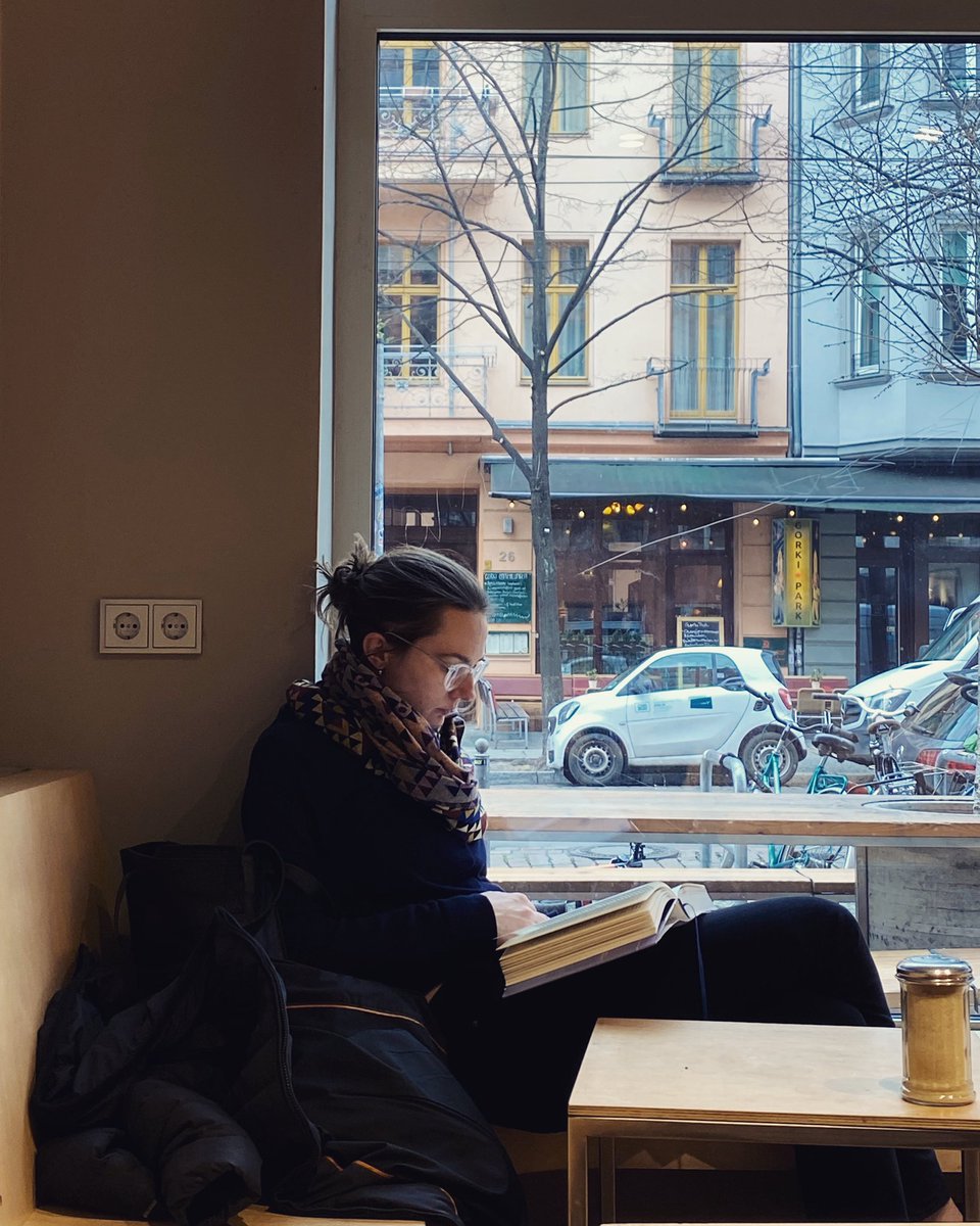 Moxin_mo's tweet photo. Berlin ladies in coffee shop ☕️ https://t.co/dK8BLbmcDQ