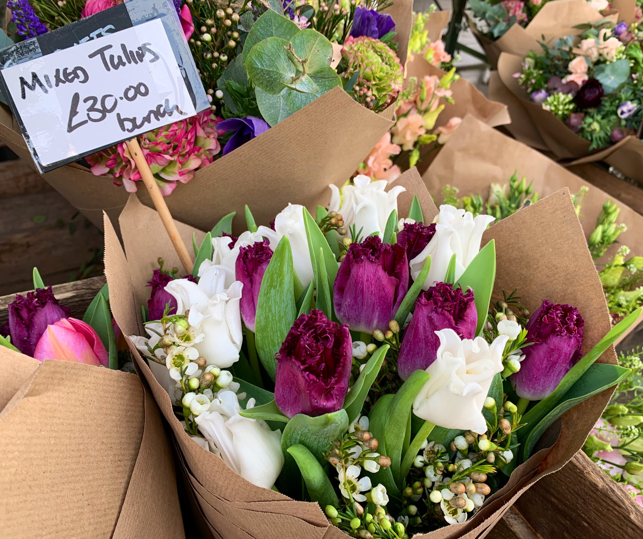 تويتر 𝖸𝗈 𝖮𝗄𝖺𝖽𝖺 على تويتر おしゃれな花屋さんのバレンタイン用花束 ひと味ちがう可愛さ お値段もお高め万円 ロンドン散歩 T Co Yhbapjaejn