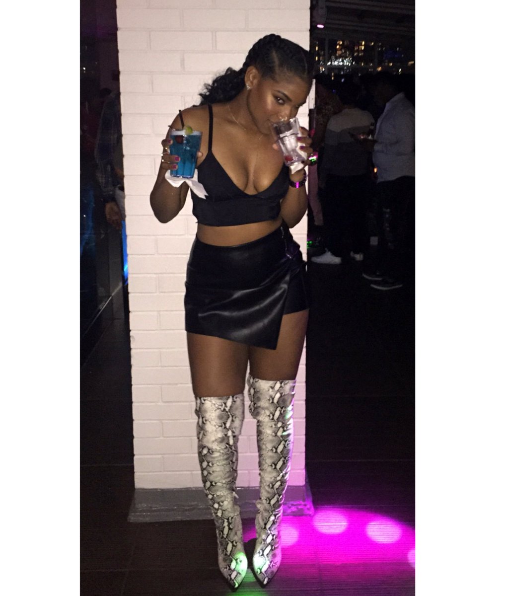 A_Manns_World's tweet image. 🌻Sky’s the view, baby it’s never the limit ! -Kiss 
#twentyfineaf #29 #4of4 #shine #OnMyBirthdayShxt