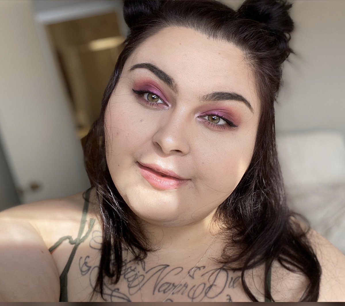 _berryy's tweet photo. Happy Valentine’s Day 💕 used the #Conspiracypallet @shanedawson @JeffreeStar https://t.co/Adrf93outd