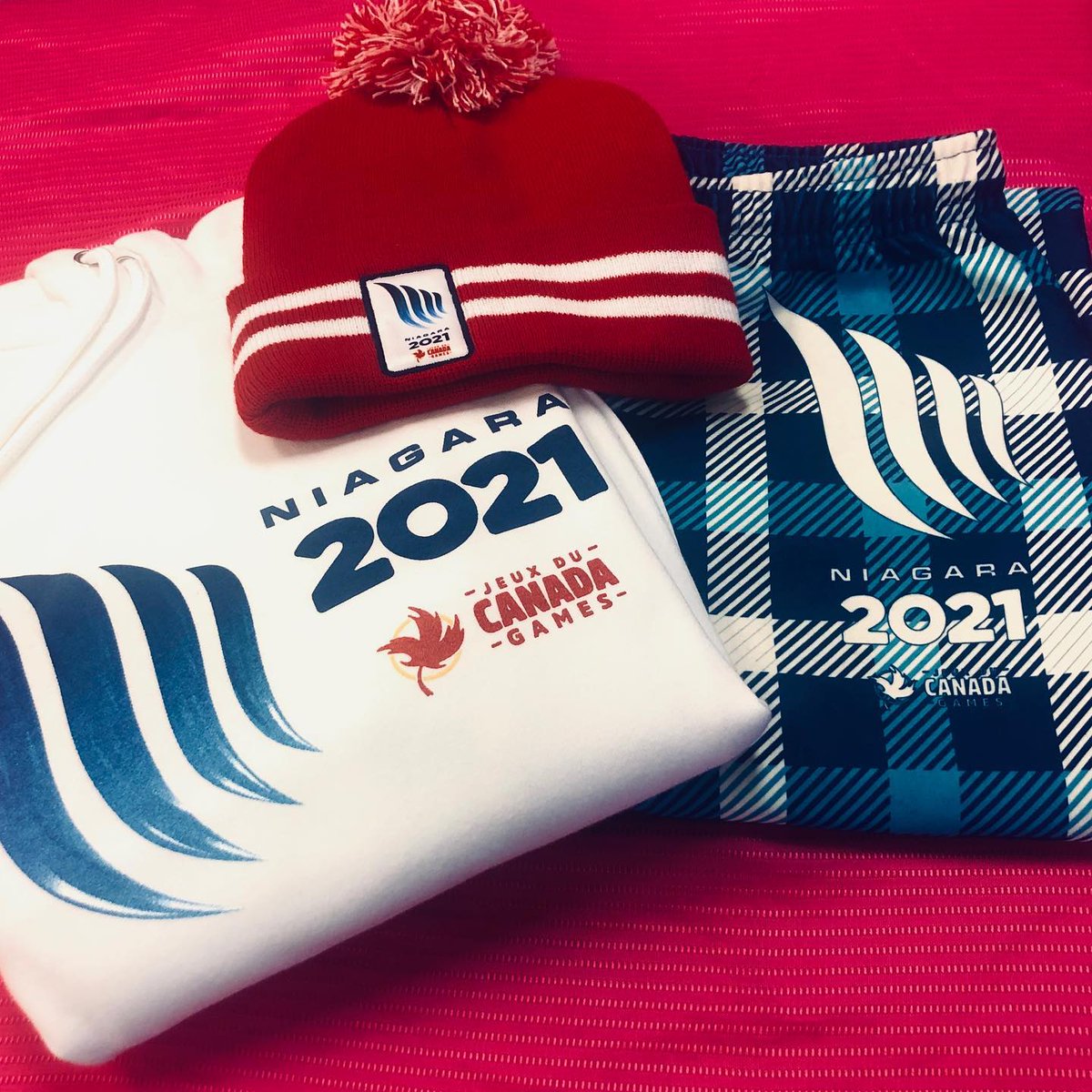 💕Happy Valentine’s Day 💕
There is no better way to beat the cold this Valentine’s Day then cozying up in your favourite @2021canadagames gear! 💕Get yours today or buy some for your valentine 💕
#rowing #avrion #dragonboating #rsgear