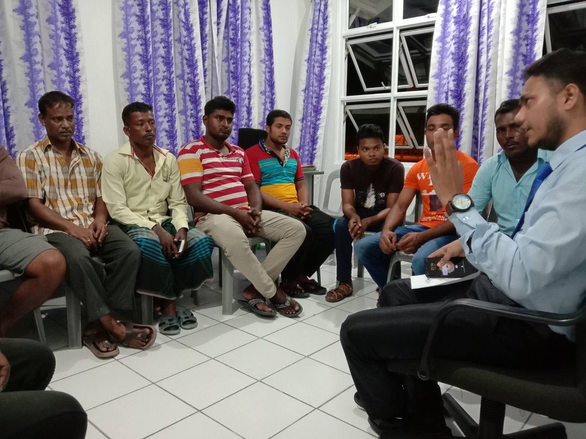 maduvvaree's tweet photo. ކޮރޯނާ ވައިރަސް ރޯގާއާ ގުޅިގެން މ.މަޑުއްވަރީގައި ދިރިއުޅޭ ބަންގްލަދޭޝް މަސައްކަތްތެރިންނަށް، ބައްޔާގުޅޭ މައުލޫމާތުދީ، ހޭލުންތެރި ކުރުމުގެ ޕްރޮގްރާމެއް މ. މަޑުއްވަރީ ޞިއްޙީމަރުކަޒުގައި ކުރިއަށްގެންދަނީ. https://t.co/lIB1utpNHH