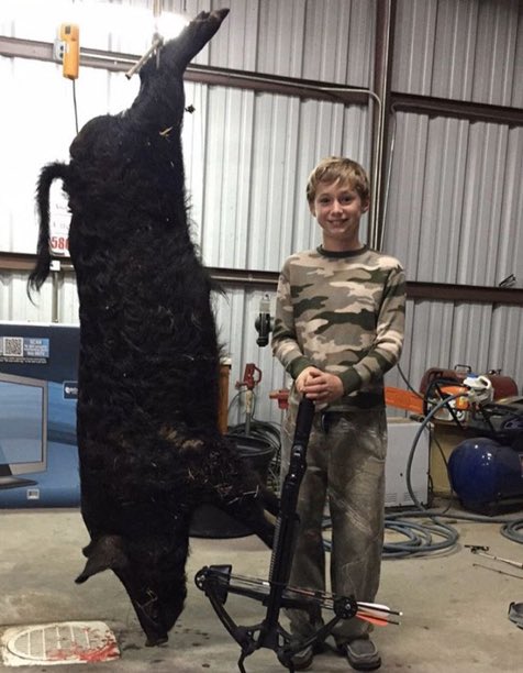 HuntPublicLands's tweet photo. Well done @JarrettCadeTaut for this massive hog harvested in Oklahoma! Wild hogs are an incredibly invasive and destructive species that must be controlled in order to preserve private and #PublicLands. #hog #deer #duck #hoghunting #deerhunting #duckhunting #hunting #Oklahoma https://t.co/ZfjRNjWkvn