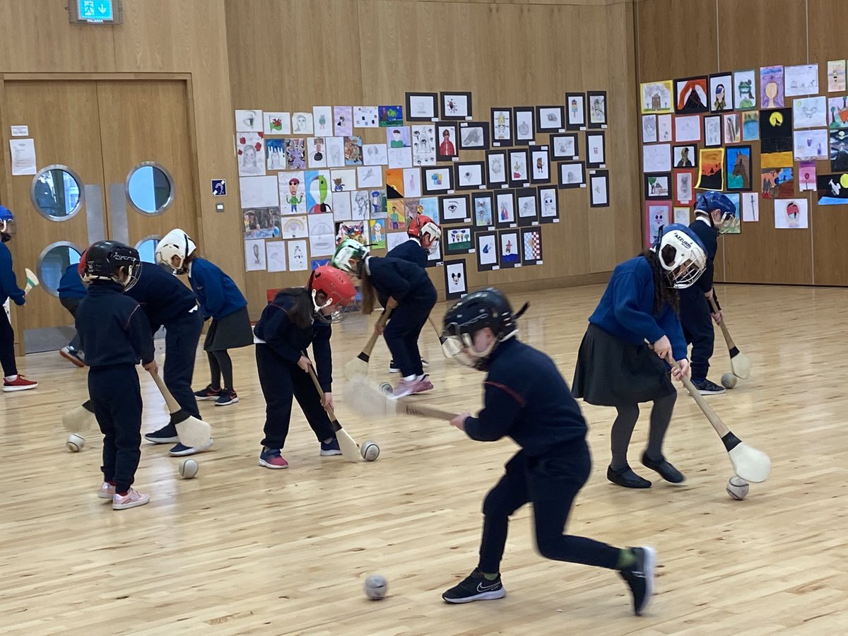 french2ndclass's tweet photo. 1st class pupils having a fantastic time in @Hurling365 Wednesday morning 

We practiced our striking and our reactions 😊 we cannot wait for our next session after midterm.

Big thanks to our coaches Wednesday morning also @SaintAidansPS @staidansasf https://t.co/Y5g8Se1OMh