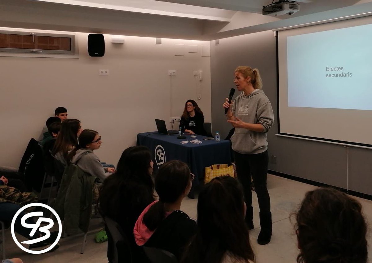 cbadalones's tweet photo. Com cada any, al col·legi hem destinat una jornada a recaptar fons per a la lluita contra el càncer infantil a @SJDbarcelona_ca. La xocolatada a infantil, primària i secundària ha estat un èxit i ha tancar un dia que havia començat amb una xerrada de l'ONG @ChasCarOrg. Seguim! https://t.co/LzjzoYsvgh