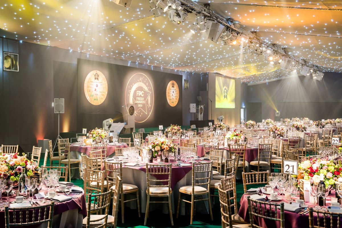 The Pavilion at the Tower of London looking romantic and whimsical with our English Garden theme last summer! We are taking bookings for summer 2020 now!
#summer2020 #eventslondon #eventprofslondon #summergarden