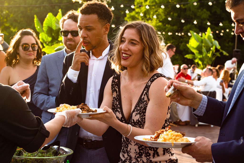 Happy Valentine's Day! Nothing screams love at first sight more than getting handed a plate of Sweet Carrot deliciousness 😍