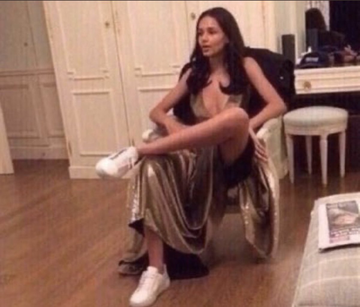 👩🏻: صيري انثى لو مره بحياتج
- حاضر