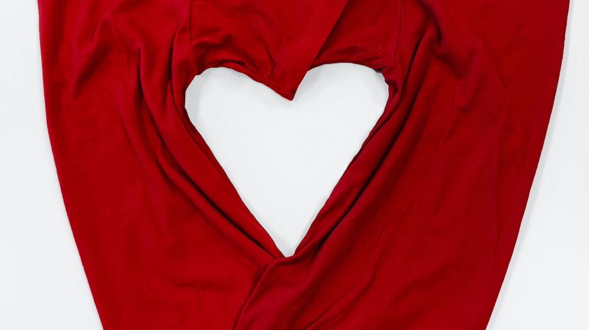 TultexApparel's tweet photo. Roses are red, t-shirts are too. Share our apparel with those that love you ❤️ Happy Valentine's Day! https://t.co/WmnJ4VapRc