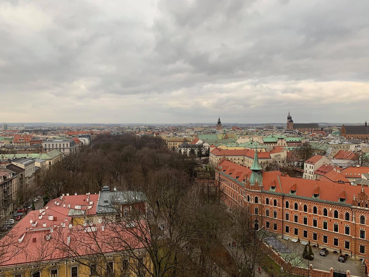 _HCHS's tweet photo. Poland Update: This afternoon students completed a walking tour of Kraków visiting the Market Square, Cathedral, Wawel Castle and University district.

#JPII #tired https://t.co/TiNHKtCdrn
