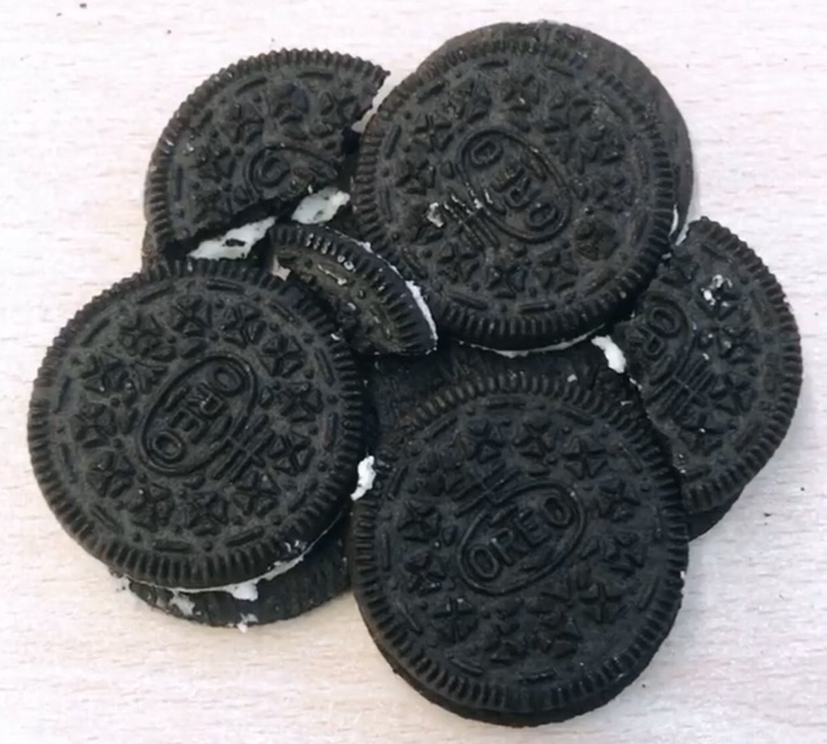 Each member of the group is able to contribute an idea about the activity that takes place in the class and make the activity more creative.
#poe_fepts