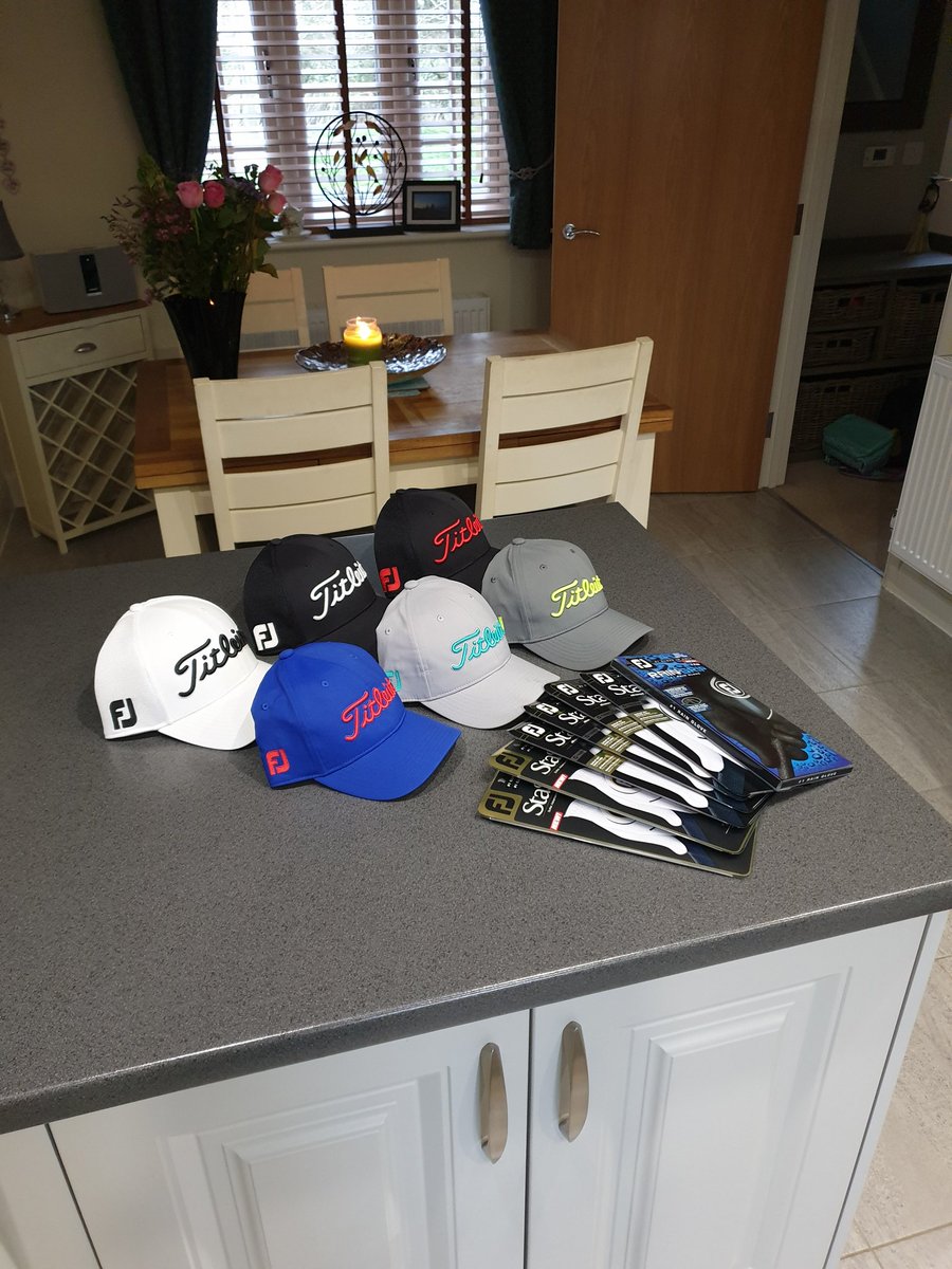 Upping the headwear game... Thanks @footjoyeurope and @TitleistEurope...
Nothing but the best on the glove hand too #1gloveingolf #footjoy