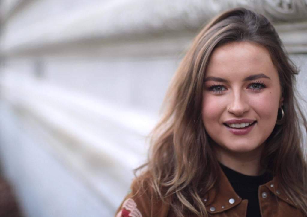 _LostTrain's tweet photo. Amy O'Brien will be playing the role of Emma in 'Big Break'. In school, Amy was happy-go-lucky with an optimistic outlook on life. She has since been hardened by her career in current affairs broadcasting, and now realises that the world is hopeless. Link to Tickets in bio! https://t.co/0B9jCuWtPS