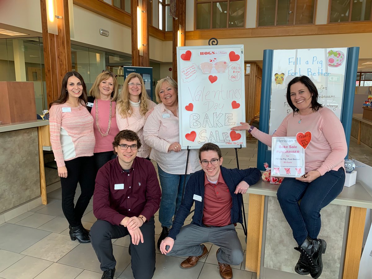 cassandrra's tweet photo. Happy #hogsandkisses Day from the NOTL branch!! Come support @PathstoneMH and get some baked goods!! ❤️🥰🐷💋 @MeridianCU https://t.co/caqz0EkD3r