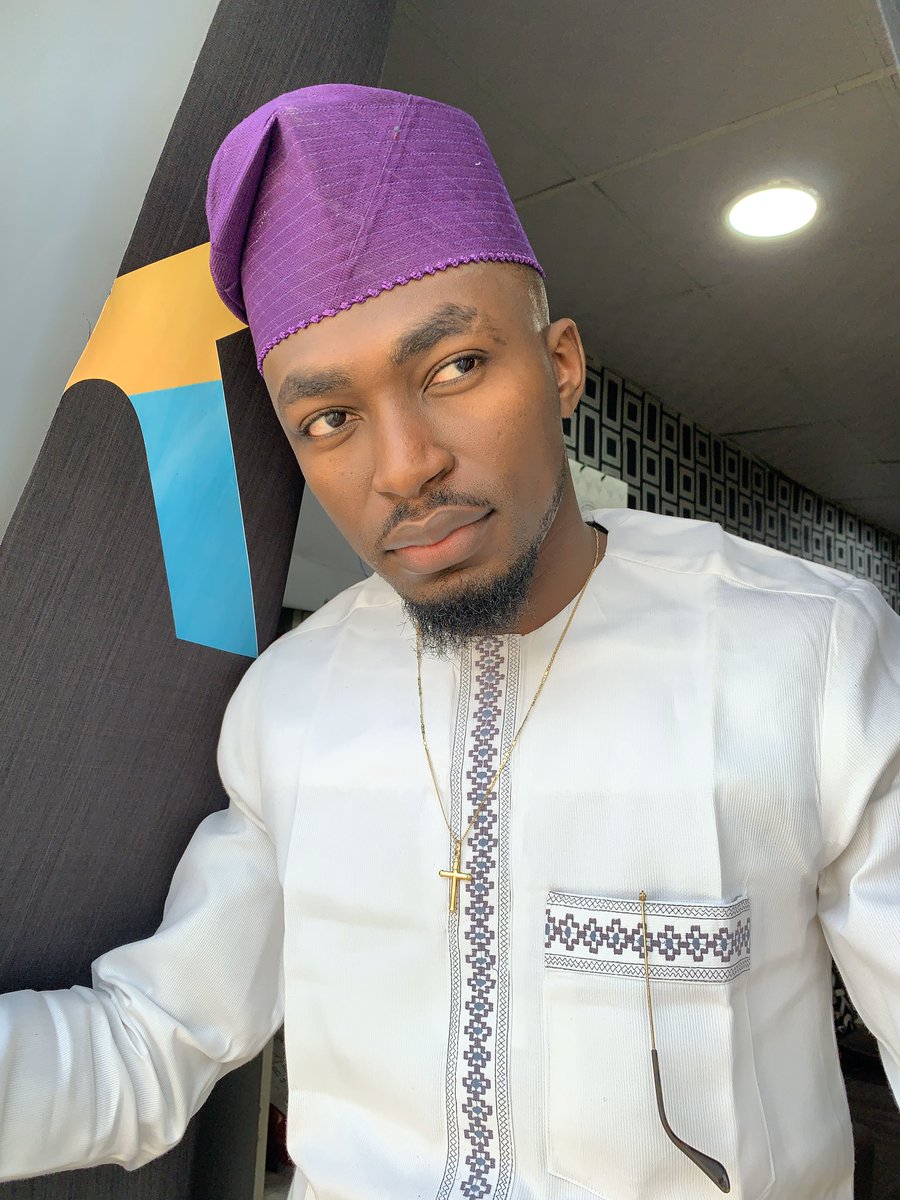 OtunbaToba's tweet photo. Picture 1:Hoping for a surprise Val through the window 2: looking onto God for a Val and lastly 3: future Val am waiting #valentin2020 #ValentinesWithNobody #ValentinesDay https://t.co/FjXMO7WwAl