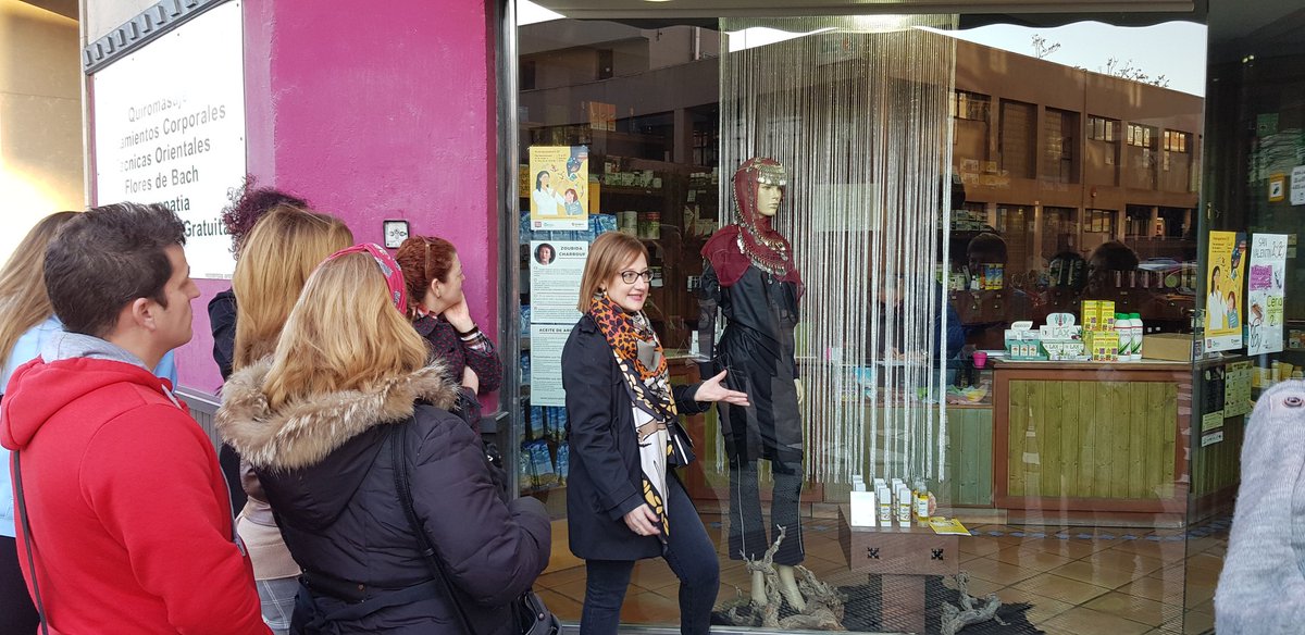 raquelincabeza's tweet photo. Conocemos a la maroiquí Zoubida Charrouf en La Botica de Raúl.@mariahdezlahoz nos explica que gracias a su trabajo con el aceite de argán muchas mujeres en han podido acceder a la educación . Continuamos el paseo por los #escaparates11F con @11defebreroES y @madeinzaragoza https://t.co/mRLMfhhihc