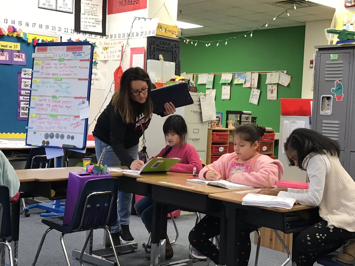Justin_D_James's tweet photo. Malvern Magic in @jennq48 2nd grade class. Students are building arrays with play doh and using them to solve multiplication while Ms. Quigley aggressively monitors and provides feedback. #MalvernMagic #MyMISD #MalvernEs https://t.co/66YZwu4JtH