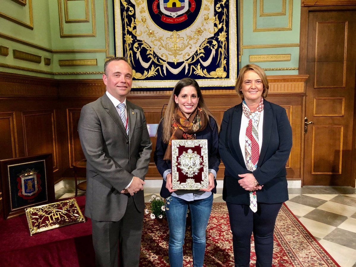 Nuestra exaltadora, Carmen María Muñoz Andrade, ya tiene las pastas para el Pregón Oficial de la Semana Santa de Motril 2020. El próximo 1 de marzo estas tapas albergarán todo el corazón hecho palabra de nuestra joven pregonera. ¡Enhorabuena!