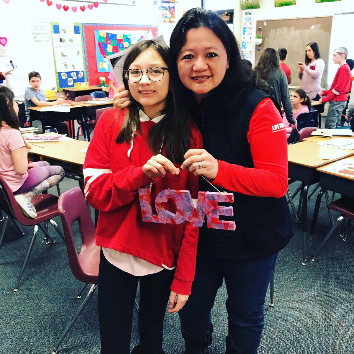 c1bunga's tweet photo. 11 yrs of classroom parties, 6 as room parent, 2 as head room parent &amp; now - the last party. EVER. In my life. I am glad I was there for her last one. It may seem small for some but for others, you know it’s a big thing. @Cass63tweets , we’re 1 step closer. Get ready for kid #2! https://t.co/c1vnO6pi9v