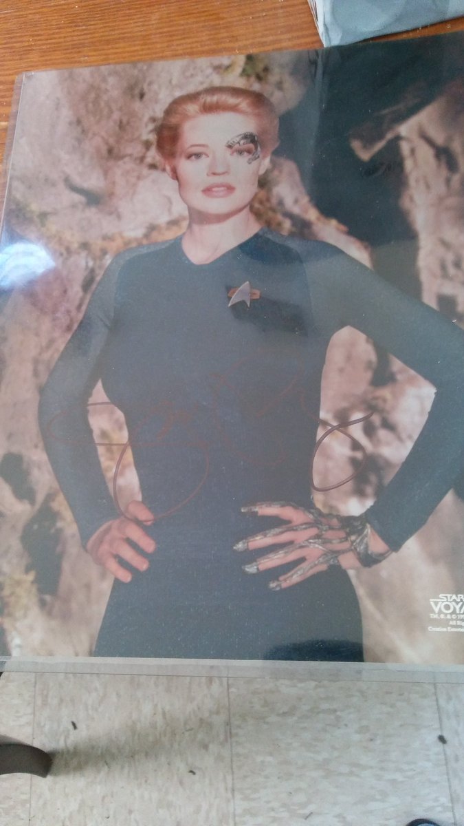 SRootrule's tweet photo. @JeriLRyan @startrekcbs Was lucky to meet her at convention year's ago https://t.co/s54j3Z2m7N