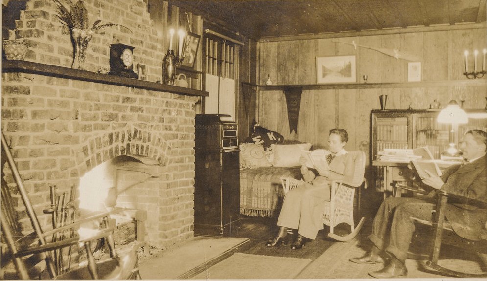 LiterateIndy's tweet image. A #ScreenFreeWeekend is the best Valentine you can give.