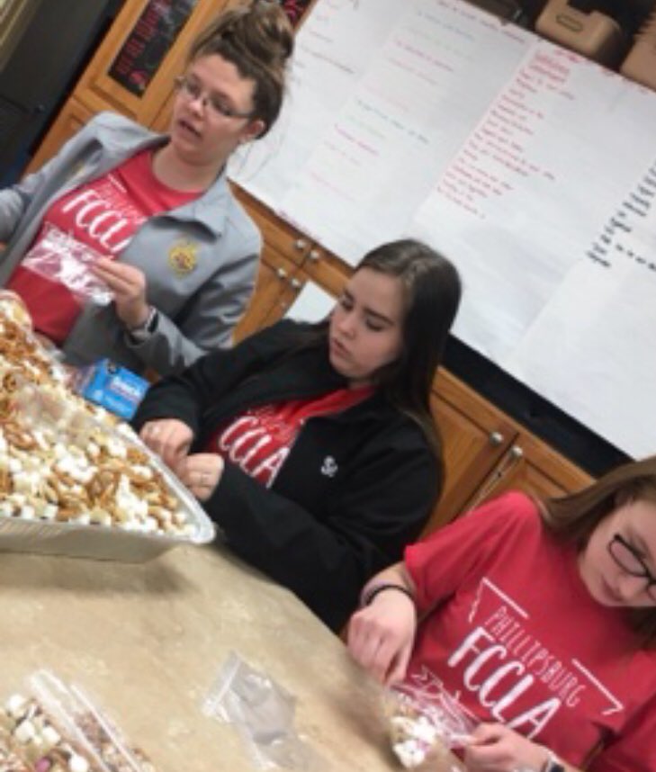 pburgFCCLA's tweet photo. FCCLA Week celebration.... spreading the ❤️ while we deliver snack mix to our entire building!
#ksfccla #FCCLArocksred https://t.co/f8hevspQBb