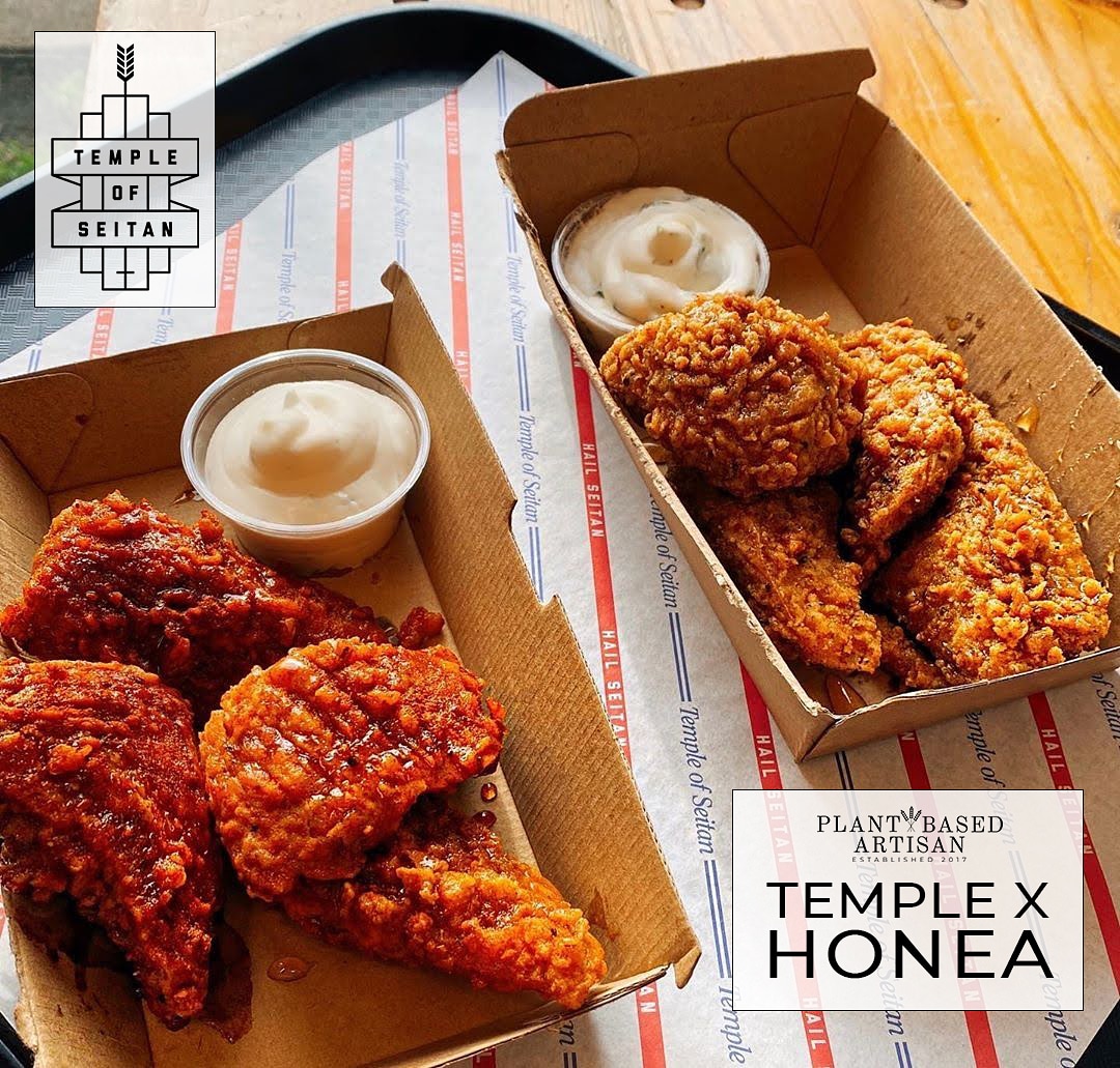 PBArtisan's tweet photo. Our Valentine's collaboration with @templeofseitan to brings you TWO Honea drizzled wings.  Our vegan honey alternative is perfect with these crispy delights!  Our Chilli infused Honea for those looking for something hotter this valentine's. #ukvegan #veganuk #Vegan #veganlondon https://t.co/6cIOGXJTxm