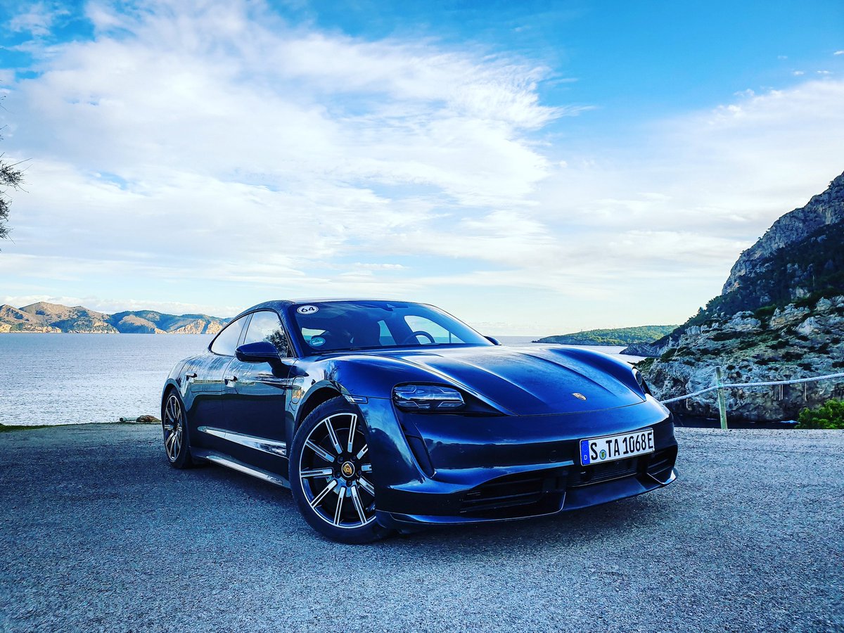 Roses are Red
Taycan's are Blue...

You know the rest. 😉

#Porsche #Taycan #ValentinesDay 
#soulelectrified