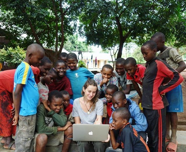 Quand les pelicopains tanzaniens découvrent vos reportages ❤️ ift.tt/3bBGOTe