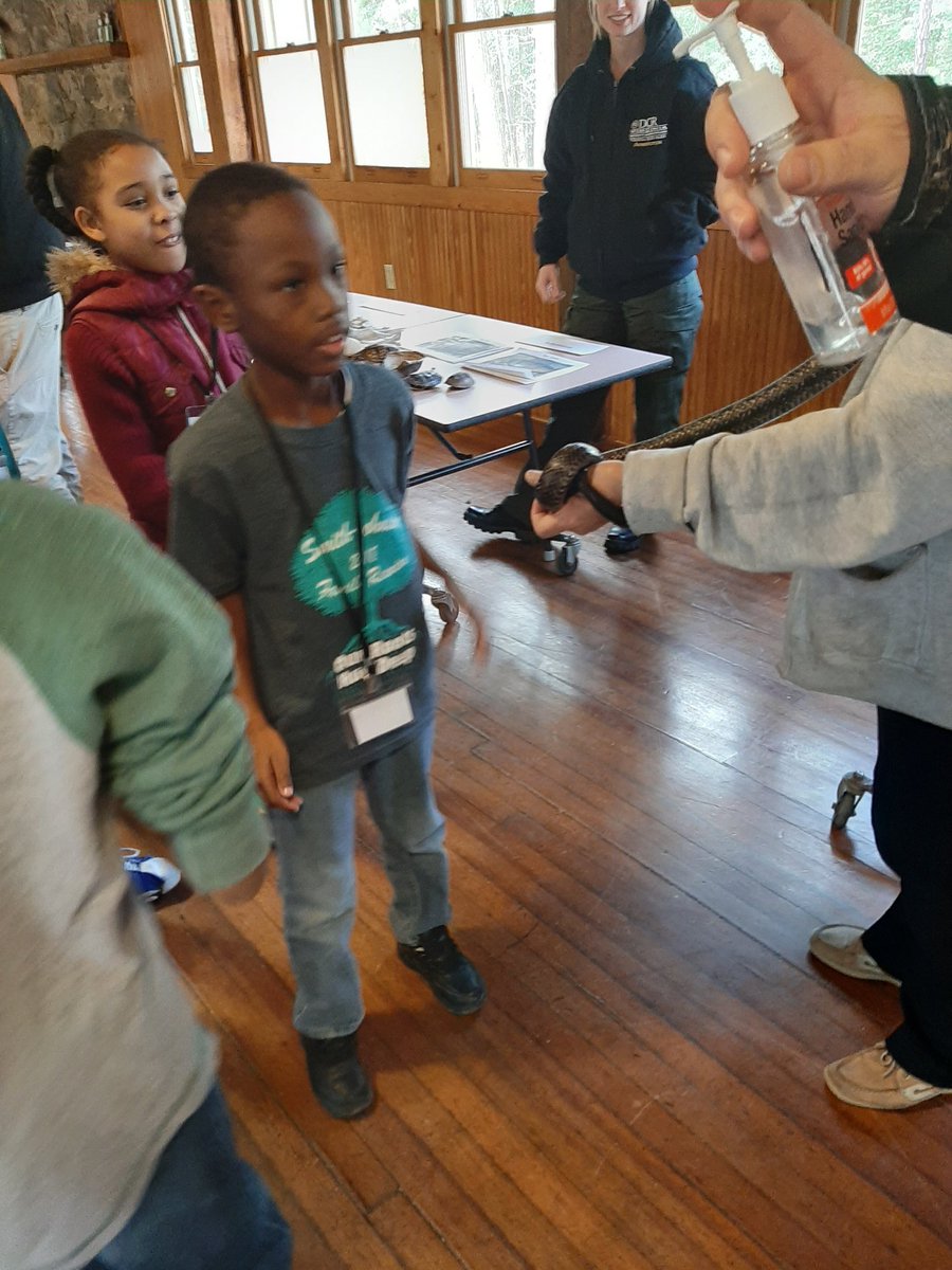 TeachMsJRam's tweet photo. Field Tripping with 3rd Grade at the park!!! Thanks @BlueSkyFundRVa science is always better with you guys 📚🔬🦠
#FairfieldCourt
#GreatThingsAreHappening https://t.co/NbTCfwmXFv