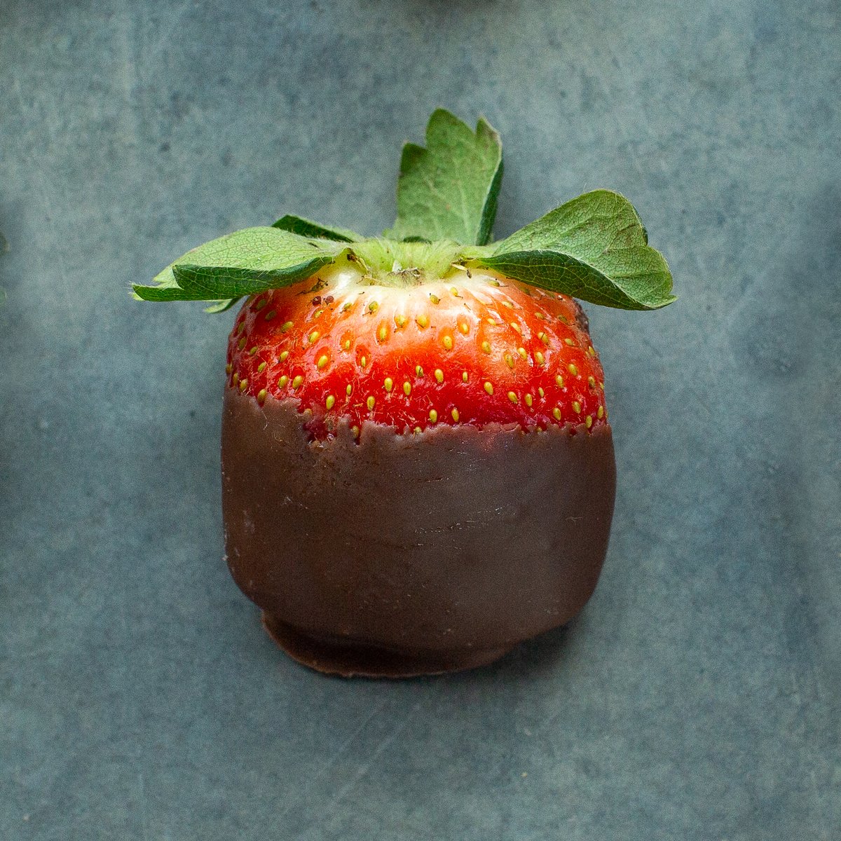 Need a delicious way to say "I love you"? We've got fresh chocolate-dipped strawberries ready to help you make your Valentine smile ♥️♥️♥