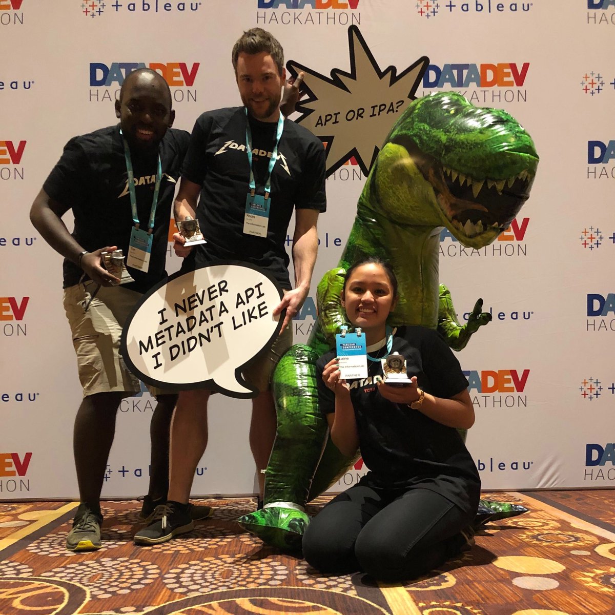 illonage's tweet image. I met @lainecaruzca IRL at the London #DataDev Hackathon, and since then she keeps impressing me. In 2019, she started coding, and her team won the LDN Hackathon and the Cowboy Award at TC19. She is sharing her journey as a #DataDev here: bit.ly/37yiKh2