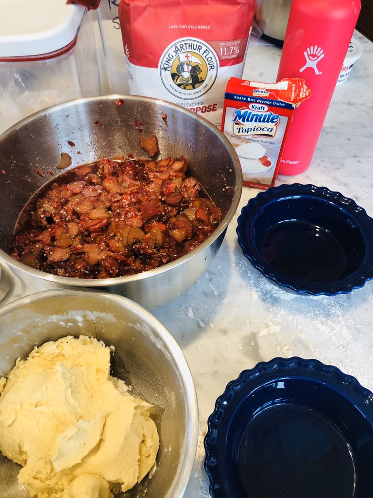 4TerryFarrell's tweet photo. Happy Valentines Day! Making Strawberry Rhubarb Pie for my man, my Valentine. Thank you #HarrysBerries @kingarthurflour @KraftHeinzCo #minutetapioca Springtime comes early in Samta Monica CA. Thank goodness!!! https://t.co/44YYCXrT7f