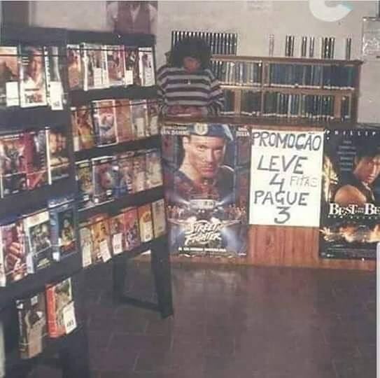 FotosDeFatos's tweet image. Uma pequena locadora de bairro, em 1996. Sentiu cheiro de nostalgia?

Hoje é dia de alugar um filme e entregar só na segunda! E rebobinado, rs!