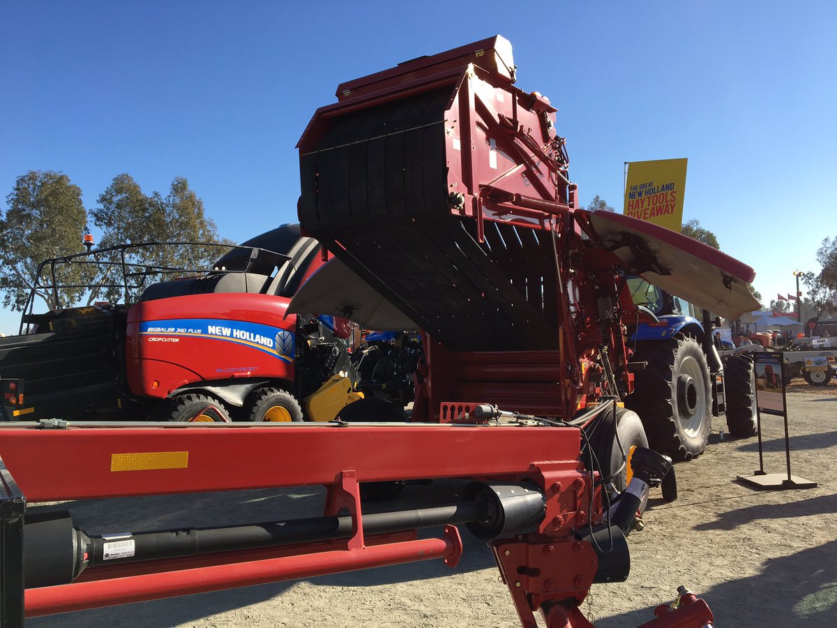 NHAgriculture's tweet image. Balers are red, tractors are blue, #HappyValentinesDay from New Holland to you!