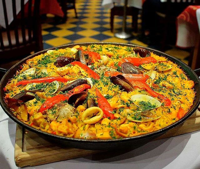 Visitanos y disfruta de su delicioso arroz a la marinera 🐙🐚🦀🦐 ¡NO TE LO PIERDAS ! Te encantará @amazoniagrill #ProvocaMas #elmenuvirtual #gourmet #gastronomía #AmbienteFamiliar #comida #likeforlikes #likeforme #likeforlow #instagood #Caracas #Venezuela 🙋🏻‍♀️🙋🏻‍♂️🇻🇪